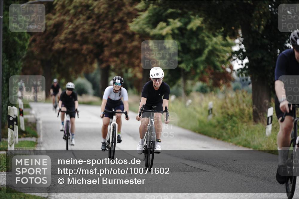 30.08.2026 - Elbe Triathlon Hamburg Michael Burmester http://msf.ph/oto/10071602 30.08.2026 10:06:41 Radfahren 555, 814, 822, 845, 946 meine-sportfotos.de