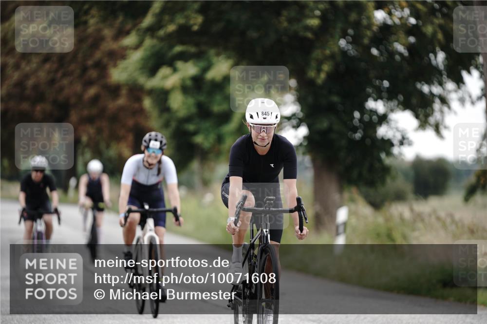 30.08.2026 - Elbe Triathlon Hamburg Michael Burmester http://msf.ph/oto/10071608 30.08.2026 10:06:42 Radfahren 555, 814, 822, 845, 875, 946 meine-sportfotos.de