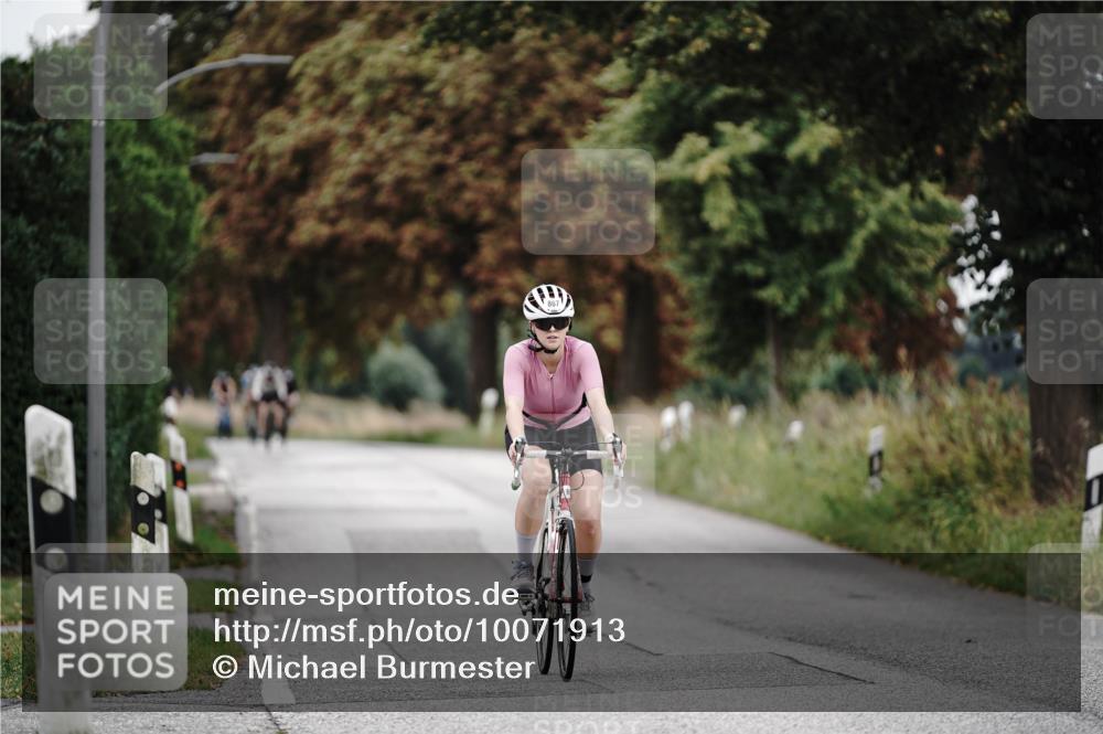 30.08.2026 - Elbe Triathlon Hamburg Michael Burmester http://msf.ph/oto/10071913 30.08.2026 10:09:31 Radfahren 867 meine-sportfotos.de