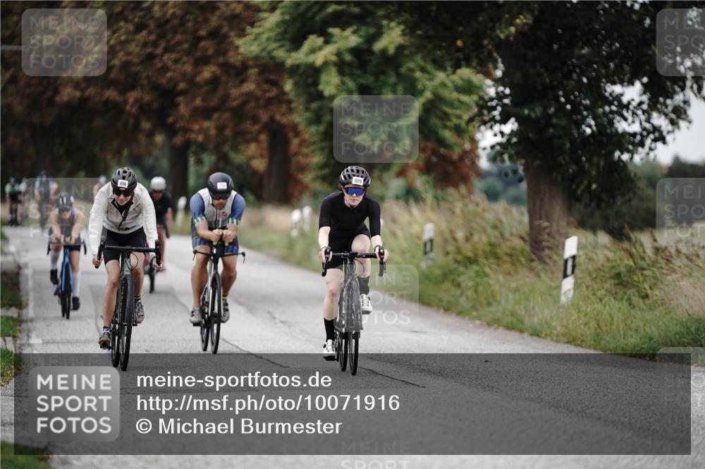 30.08.2026 - Elbe Triathlon Hamburg Michael Burmester http://msf.ph/oto/10071916 30.08.2026 10:09:40 Radfahren 693, 716, 811, 896, 929, 1897 meine-sportfotos.de