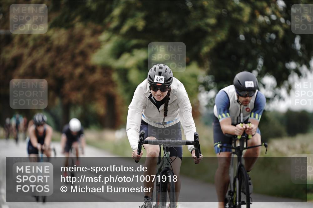 30.08.2026 - Elbe Triathlon Hamburg Michael Burmester http://msf.ph/oto/10071918 30.08.2026 10:09:42 Radfahren 693, 716, 811, 896, 929, 1897 meine-sportfotos.de