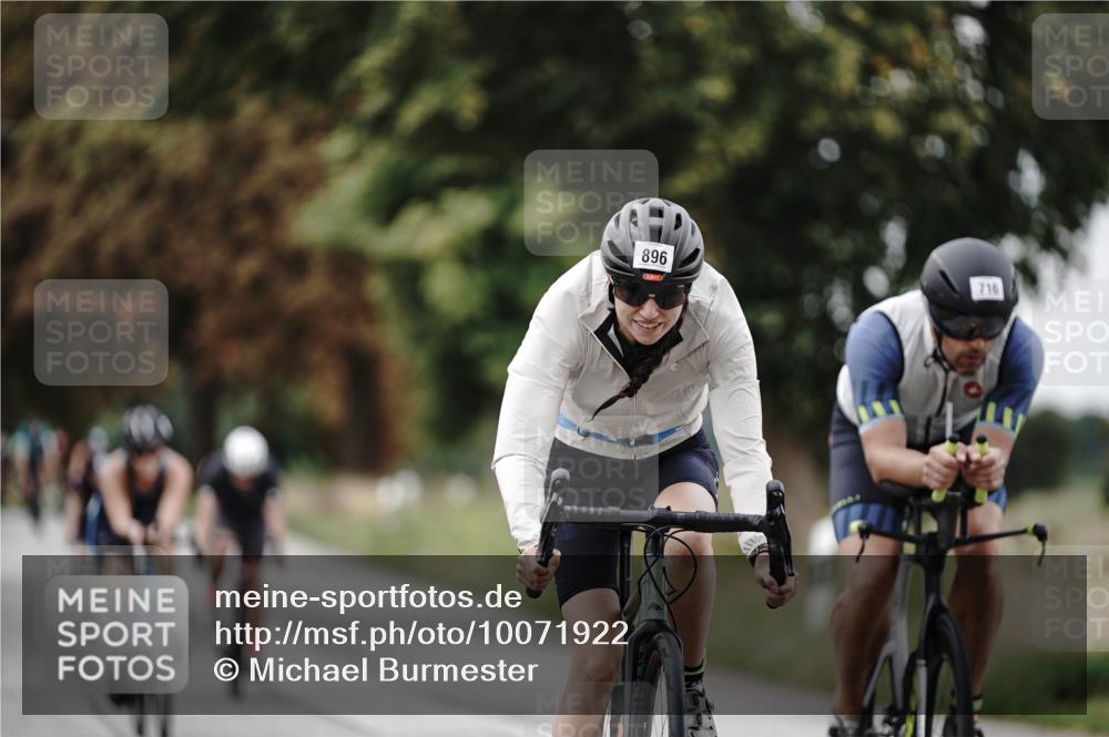 30.08.2026 - Elbe Triathlon Hamburg Michael Burmester http://msf.ph/oto/10071922 30.08.2026 10:09:43 Radfahren 693, 716, 811, 828, 896, 929, 1897 meine-sportfotos.de