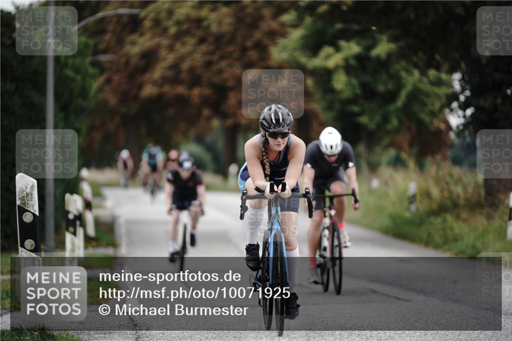 30.08.2026 - Elbe Triathlon Hamburg Michael Burmester http://msf.ph/oto/10071925 30.08.2026 10:09:44 Radfahren 693, 716, 811, 828, 896, 929, 1897 meine-sportfotos.de