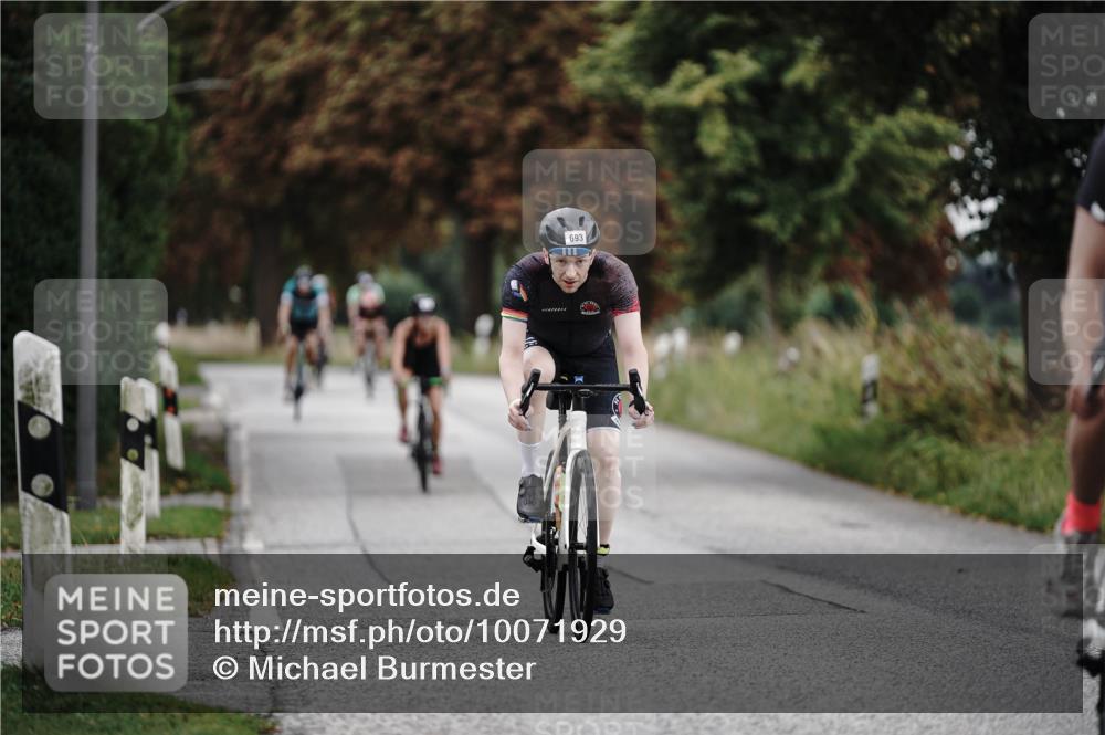 30.08.2026 - Elbe Triathlon Hamburg Michael Burmester http://msf.ph/oto/10071929 30.08.2026 10:09:45 Radfahren 693, 716, 811, 828, 896, 929, 1897 meine-sportfotos.de