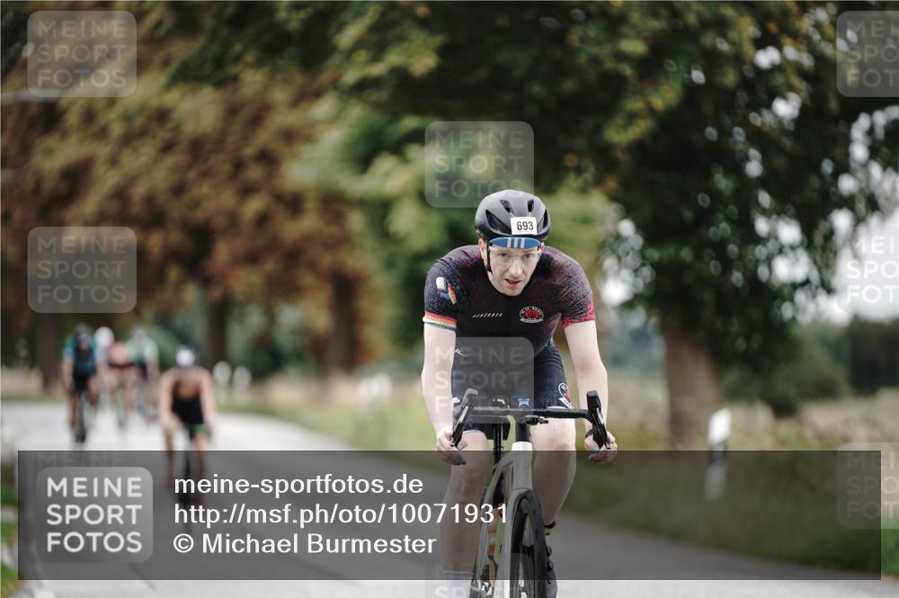30.08.2026 - Elbe Triathlon Hamburg Michael Burmester http://msf.ph/oto/10071931 30.08.2026 10:09:46 Radfahren 690, 693, 811, 828, 937, 1897 meine-sportfotos.de