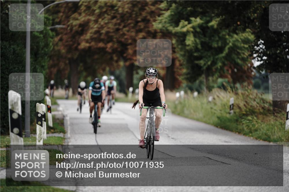 30.08.2026 - Elbe Triathlon Hamburg Michael Burmester http://msf.ph/oto/10071935 30.08.2026 10:09:48 Radfahren 529, 690, 693, 828, 937, 1897 meine-sportfotos.de