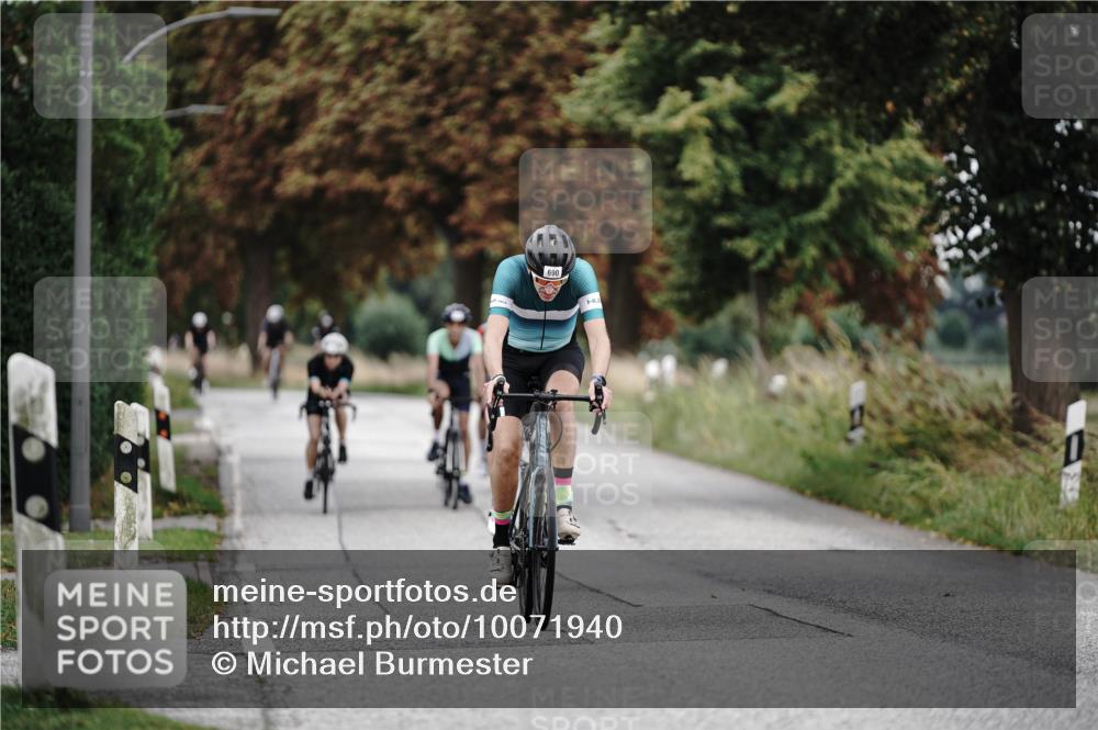 30.08.2026 - Elbe Triathlon Hamburg Michael Burmester http://msf.ph/oto/10071940 30.08.2026 10:09:51 Radfahren 529, 570, 690, 828, 858, 937 meine-sportfotos.de