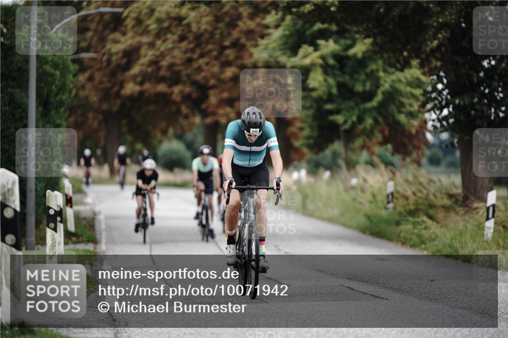30.08.2026 - Elbe Triathlon Hamburg Michael Burmester http://msf.ph/oto/10071942 30.08.2026 10:09:51 Radfahren 529, 570, 690, 828, 858, 937 meine-sportfotos.de