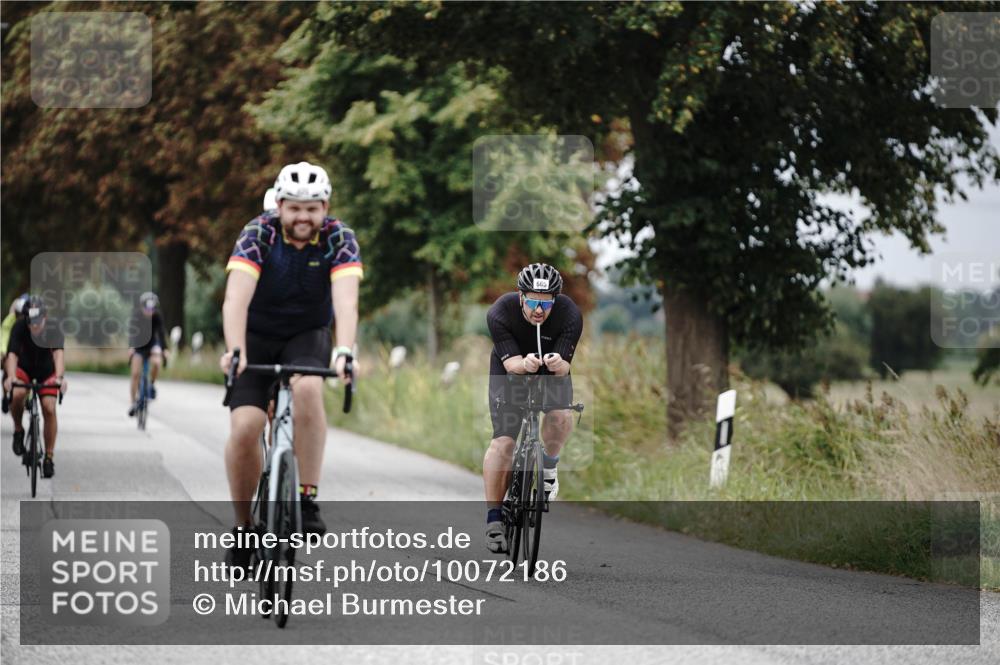 30.08.2026 - Elbe Triathlon Hamburg Michael Burmester http://msf.ph/oto/10072186 30.08.2026 10:12:11 Radfahren 400, 665, 698, 710, 853, 980 meine-sportfotos.de