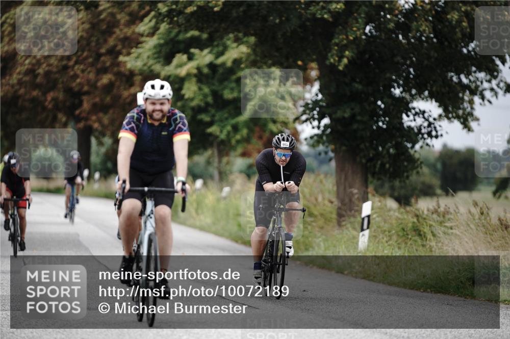 30.08.2026 - Elbe Triathlon Hamburg Michael Burmester http://msf.ph/oto/10072189 30.08.2026 10:12:11 Radfahren 400, 665, 698, 710, 853, 980 meine-sportfotos.de