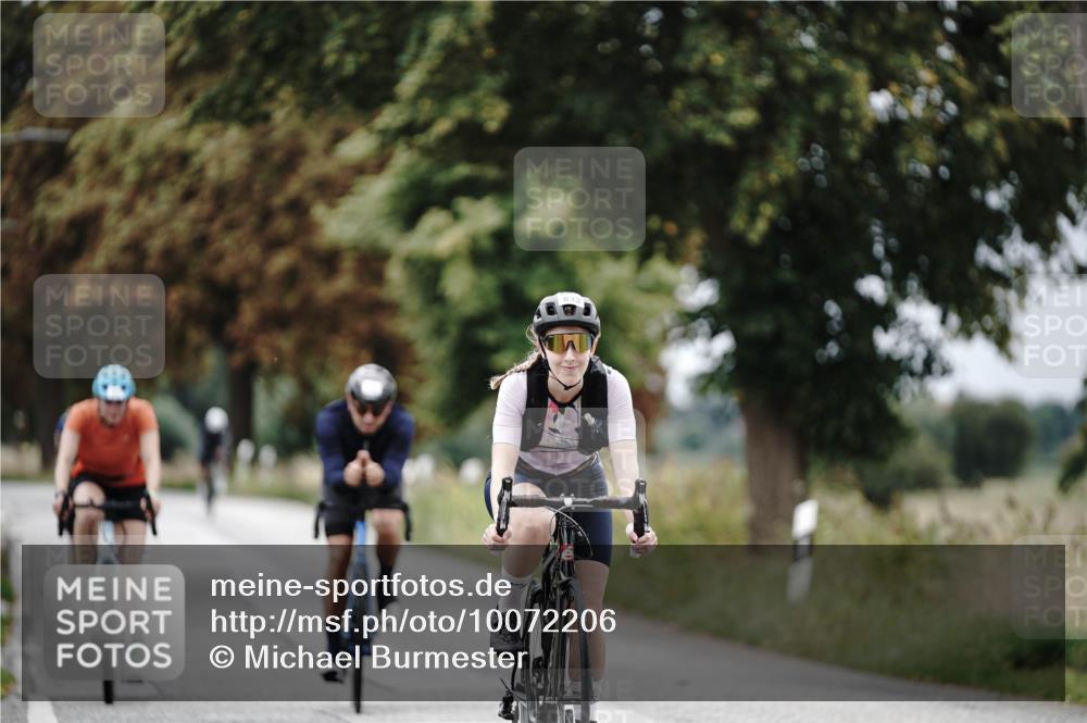 30.08.2026 - Elbe Triathlon Hamburg Michael Burmester http://msf.ph/oto/10072206 30.08.2026 10:12:26 Radfahren 437, 569, 734, 833, 902, 939, 976 meine-sportfotos.de