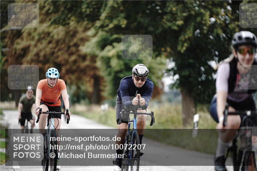 30.08.2026 - Elbe Triathlon Hamburg Michael Burmester http://msf.ph/oto/10072207 30.08.2026 10:12:27 Radfahren 437, 569, 734, 833, 902, 939, 976 meine-sportfotos.de