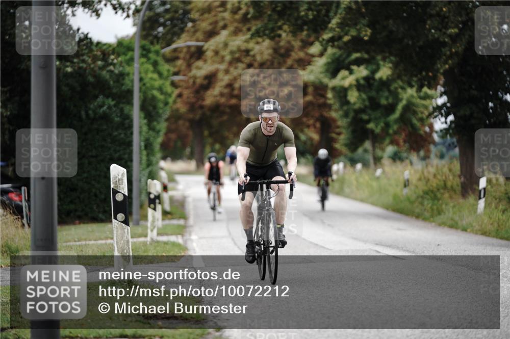 30.08.2026 - Elbe Triathlon Hamburg Michael Burmester http://msf.ph/oto/10072212 30.08.2026 10:12:29 Radfahren 437, 569, 734, 833, 902, 939, 976 meine-sportfotos.de