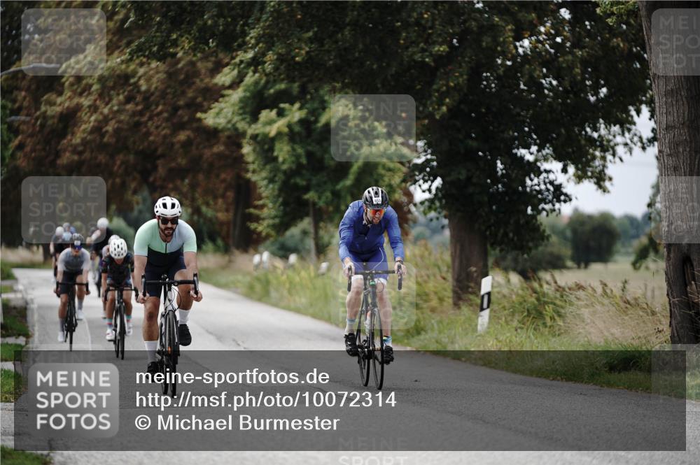 30.08.2026 - Elbe Triathlon Hamburg Michael Burmester http://msf.ph/oto/10072314 30.08.2026 10:13:56 Radfahren 585, 612, 646, 799, 881, 886, 1896 meine-sportfotos.de