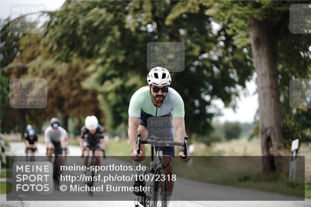 30.08.2026 - Elbe Triathlon Hamburg Michael Burmester http://msf.ph/oto/10072318 30.08.2026 10:13:58 Radfahren 585, 611, 612, 646, 799, 881, 886, 1896 meine-sportfotos.de