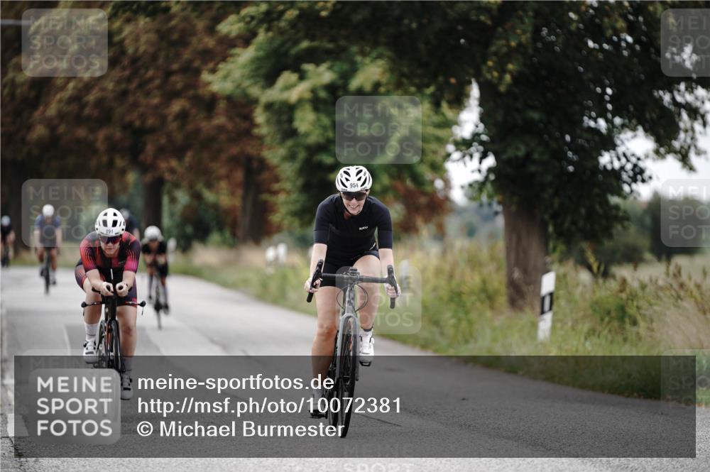 30.08.2026 - Elbe Triathlon Hamburg Michael Burmester http://msf.ph/oto/10072381 30.08.2026 10:15:09 Radfahren 577, 667, 891, 898, 954 meine-sportfotos.de