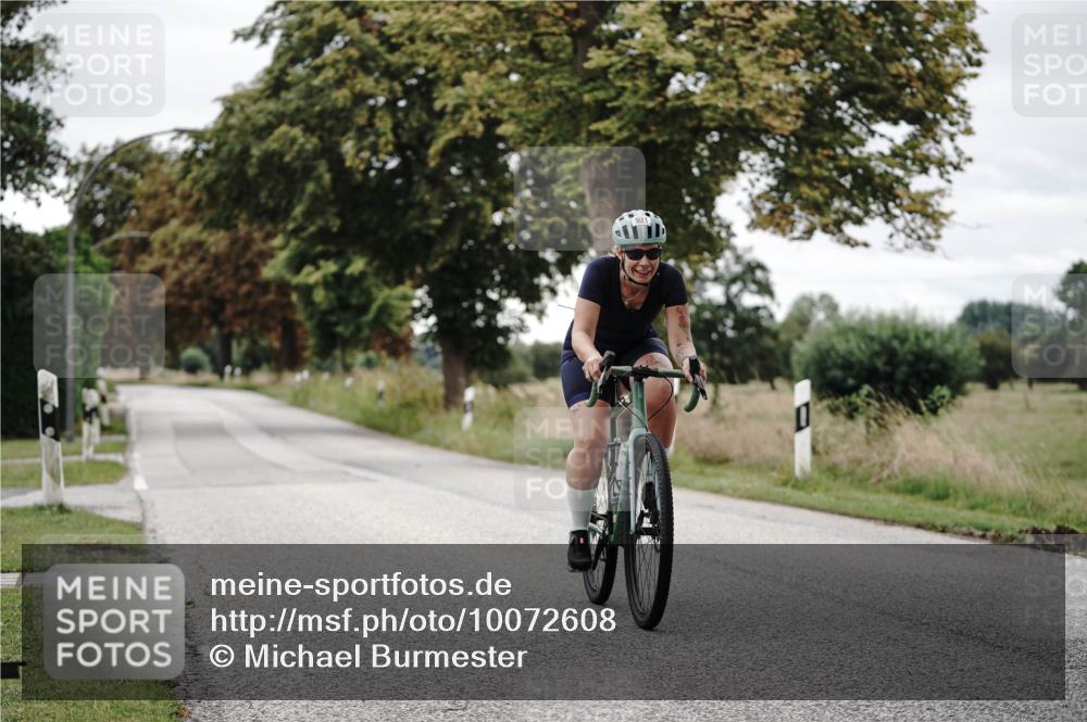 30.08.2026 - Elbe Triathlon Hamburg Michael Burmester http://msf.ph/oto/10072608 30.08.2026 10:18:59 Radfahren 827, 931 meine-sportfotos.de