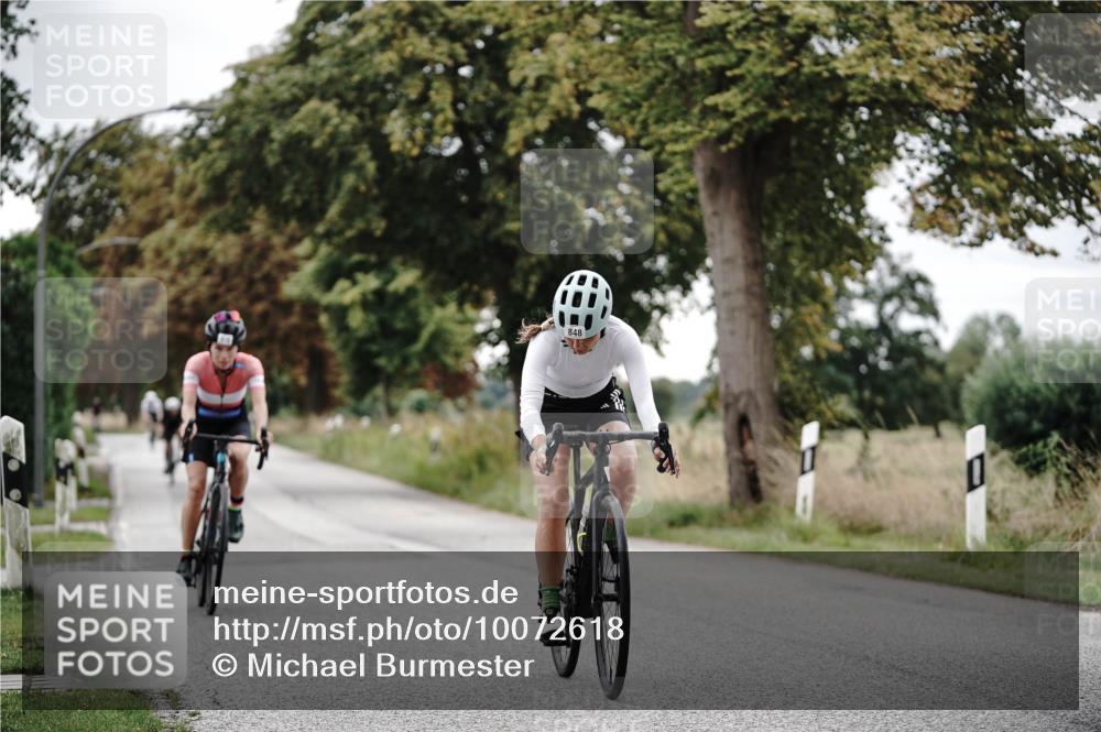 30.08.2026 - Elbe Triathlon Hamburg Michael Burmester http://msf.ph/oto/10072618 30.08.2026 10:19:26 Radfahren 572, 848, 948, 975 meine-sportfotos.de