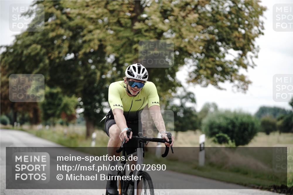 30.08.2026 - Elbe Triathlon Hamburg Michael Burmester http://msf.ph/oto/10072690 30.08.2026 10:20:53 Radfahren 795, 809 meine-sportfotos.de