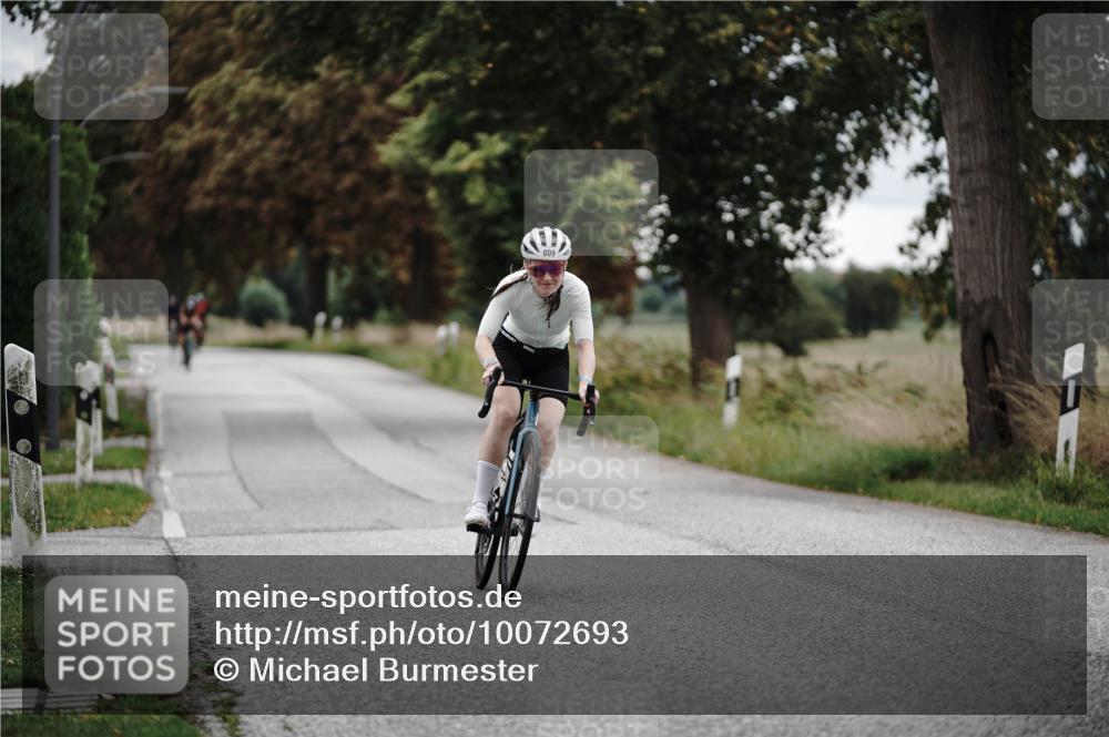 30.08.2026 - Elbe Triathlon Hamburg Michael Burmester http://msf.ph/oto/10072693 30.08.2026 10:21:00 Radfahren 809 meine-sportfotos.de