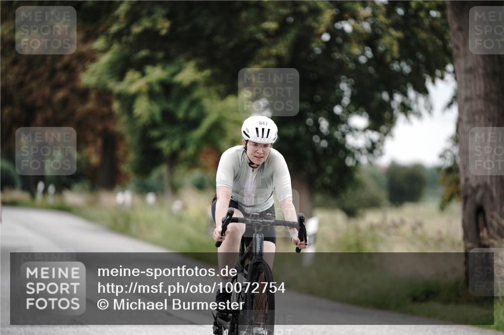 30.08.2026 - Elbe Triathlon Hamburg Michael Burmester http://msf.ph/oto/10072754 30.08.2026 10:22:24 Radfahren 679, 764, 847 meine-sportfotos.de
