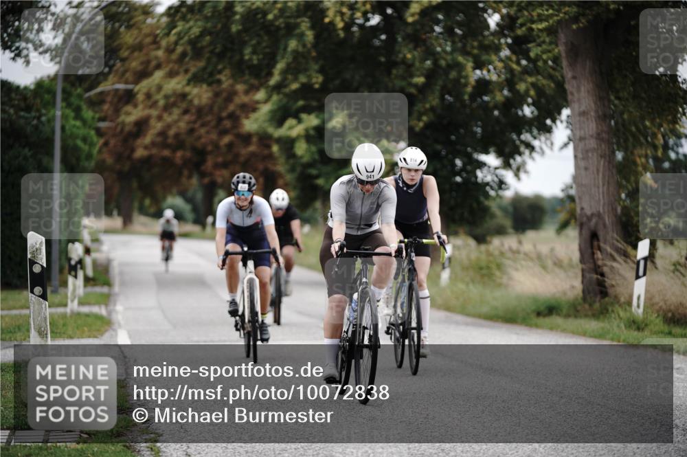 30.08.2026 - Elbe Triathlon Hamburg Michael Burmester http://msf.ph/oto/10072838 30.08.2026 10:24:11 Radfahren 602, 775, 793, 814, 822, 905, 914, 936, 941 meine-sportfotos.de