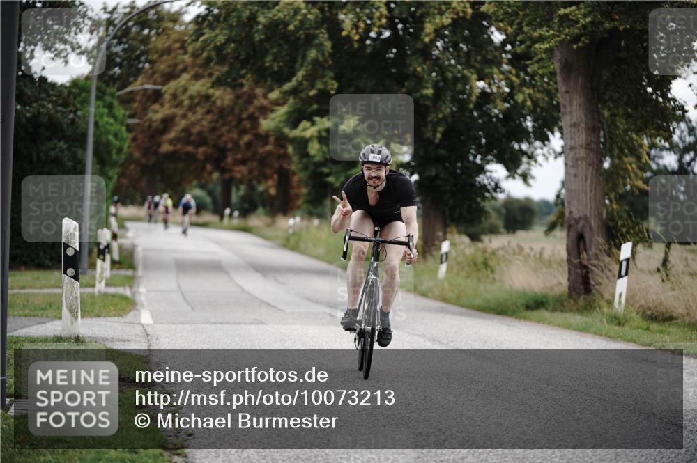 30.08.2026 - Elbe Triathlon Hamburg Michael Burmester http://msf.ph/oto/10073213 30.08.2026 10:30:56 Radfahren 1004, 1063 meine-sportfotos.de