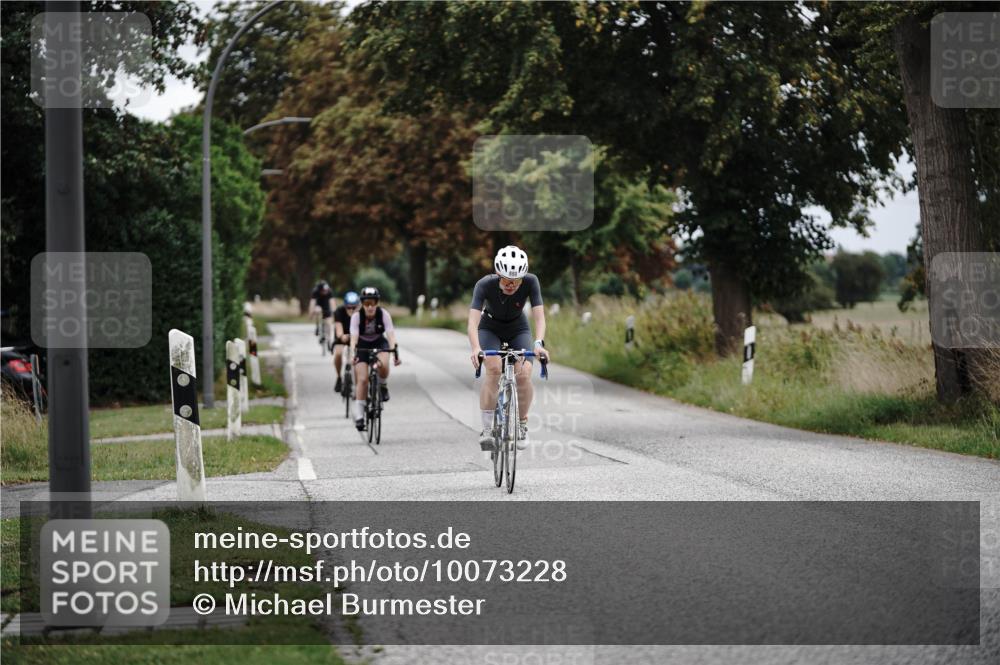 30.08.2026 - Elbe Triathlon Hamburg Michael Burmester http://msf.ph/oto/10073228 30.08.2026 10:31:07 Radfahren 646, 648, 833, 880, 944, 1099 meine-sportfotos.de