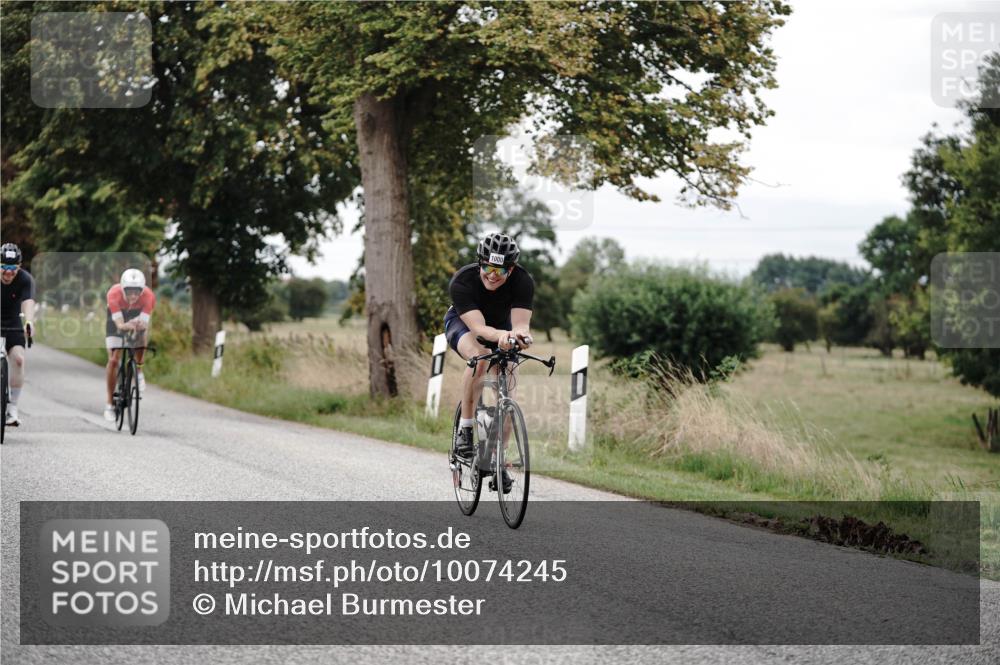 30.08.2026 - Elbe Triathlon Hamburg Michael Burmester http://msf.ph/oto/10074245 30.08.2026 10:46:01 Radfahren 860, 985, 1000, 1054, 1099, 1161, 1163, 1164, 1249 meine-sportfotos.de