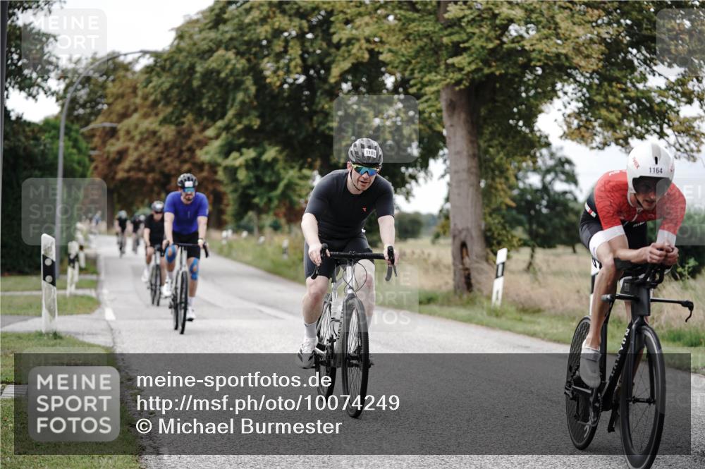 30.08.2026 - Elbe Triathlon Hamburg Michael Burmester http://msf.ph/oto/10074249 30.08.2026 10:46:02 Radfahren 860, 985, 1000, 1054, 1099, 1141, 1161, 1163, 1164 meine-sportfotos.de