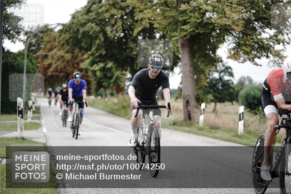 30.08.2026 - Elbe Triathlon Hamburg Michael Burmester http://msf.ph/oto/10074250 30.08.2026 10:46:02 Radfahren 860, 985, 1000, 1054, 1099, 1141, 1161, 1163, 1164 meine-sportfotos.de