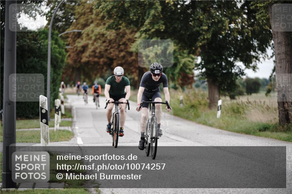 30.08.2026 - Elbe Triathlon Hamburg Michael Burmester http://msf.ph/oto/10074257 30.08.2026 10:46:08 Radfahren 979, 985, 1054, 1063, 1099, 1141, 1146, 1197 meine-sportfotos.de