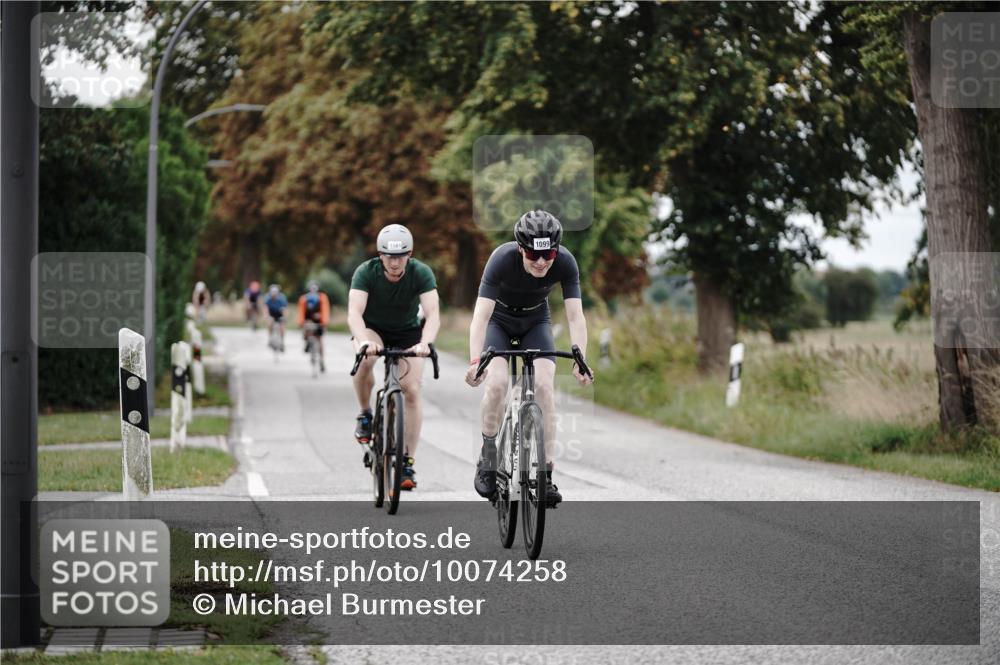 30.08.2026 - Elbe Triathlon Hamburg Michael Burmester http://msf.ph/oto/10074258 30.08.2026 10:46:08 Radfahren 979, 985, 1054, 1063, 1099, 1141, 1146, 1197 meine-sportfotos.de