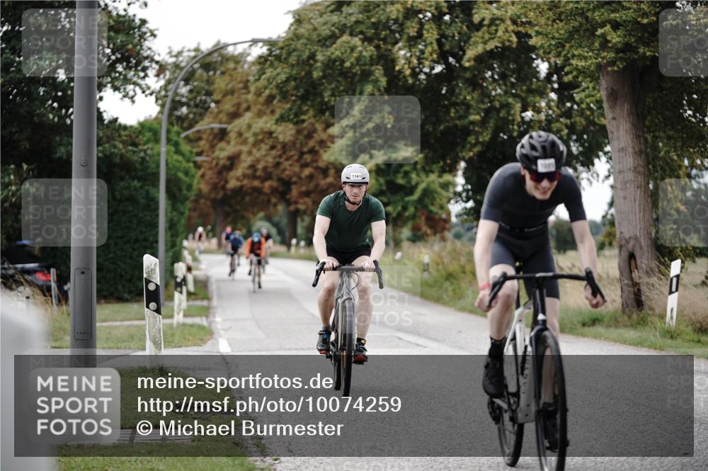 30.08.2026 - Elbe Triathlon Hamburg Michael Burmester http://msf.ph/oto/10074259 30.08.2026 10:46:09 Radfahren 979, 985, 1054, 1063, 1099, 1141, 1146, 1197 meine-sportfotos.de