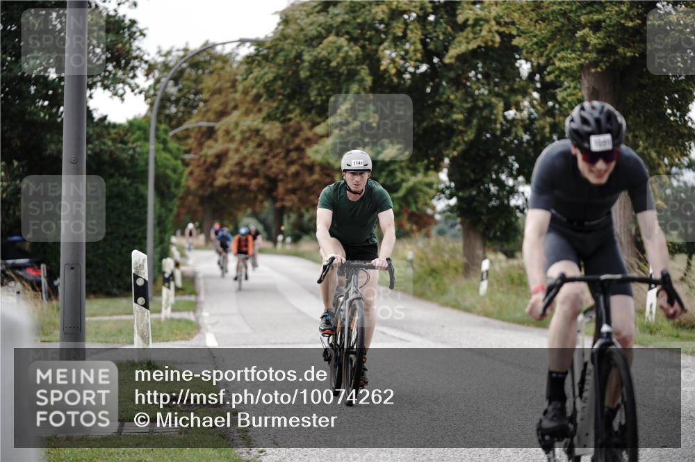 30.08.2026 - Elbe Triathlon Hamburg Michael Burmester http://msf.ph/oto/10074262 30.08.2026 10:46:09 Radfahren 979, 985, 1054, 1063, 1099, 1141, 1146, 1197 meine-sportfotos.de