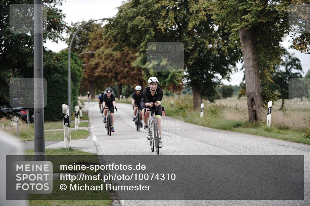 30.08.2026 - Elbe Triathlon Hamburg Michael Burmester http://msf.ph/oto/10074310 30.08.2026 10:46:45 Radfahren 797, 838, 925, 1058, 1154, 1227 meine-sportfotos.de