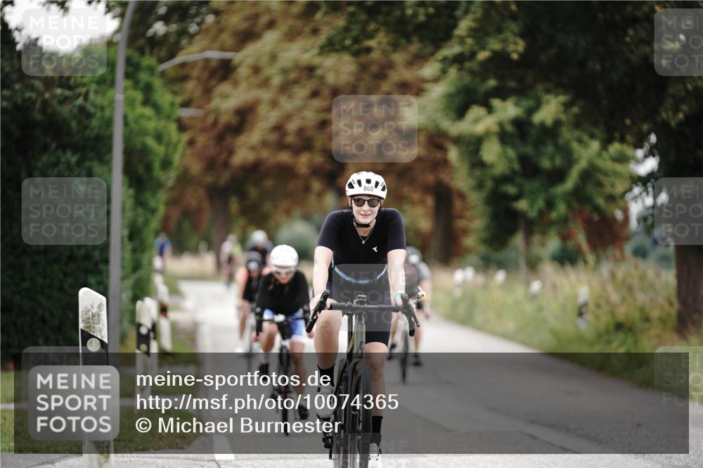 30.08.2026 - Elbe Triathlon Hamburg Michael Burmester http://msf.ph/oto/10074365 30.08.2026 10:47:26 Radfahren 854, 865, 939, 1040, 1111 meine-sportfotos.de