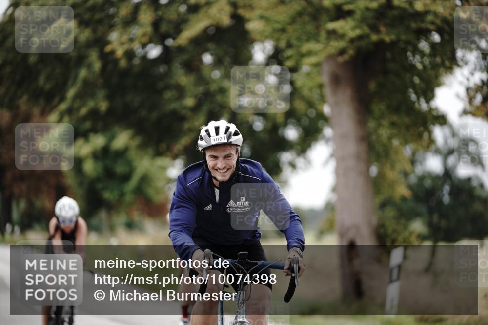 30.08.2026 - Elbe Triathlon Hamburg Michael Burmester http://msf.ph/oto/10074398 30.08.2026 10:47:42 Radfahren 808, 983, 1013, 1027, 1076, 1120, 1207 meine-sportfotos.de