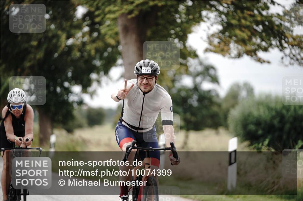 30.08.2026 - Elbe Triathlon Hamburg Michael Burmester http://msf.ph/oto/10074399 30.08.2026 10:47:43 Radfahren 808, 983, 1013, 1027, 1076, 1120, 1207 meine-sportfotos.de