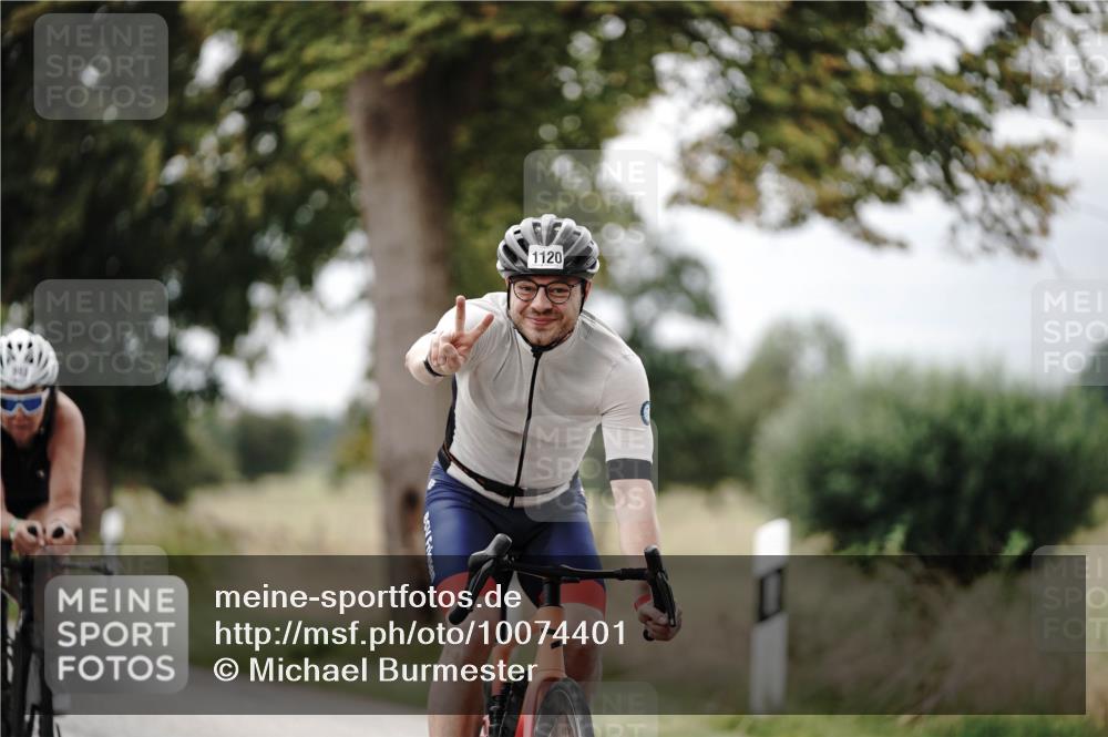 30.08.2026 - Elbe Triathlon Hamburg Michael Burmester http://msf.ph/oto/10074401 30.08.2026 10:47:43 Radfahren 808, 983, 1013, 1027, 1076, 1120, 1207 meine-sportfotos.de
