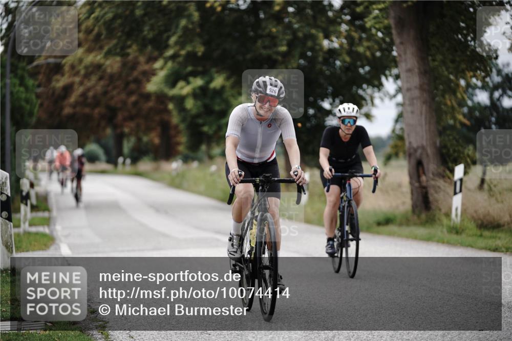 30.08.2026 - Elbe Triathlon Hamburg Michael Burmester http://msf.ph/oto/10074414 30.08.2026 10:47:51 Radfahren 926, 934, 1013, 1335 meine-sportfotos.de