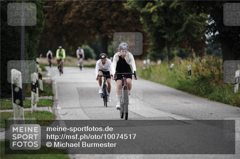 30.08.2026 - Elbe Triathlon Hamburg Michael Burmester http://msf.ph/oto/10074517 30.08.2026 10:49:04 Radfahren 907, 1056, 1177 meine-sportfotos.de