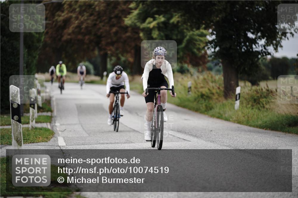 30.08.2026 - Elbe Triathlon Hamburg Michael Burmester http://msf.ph/oto/10074519 30.08.2026 10:49:05 Radfahren 907, 1056, 1177 meine-sportfotos.de