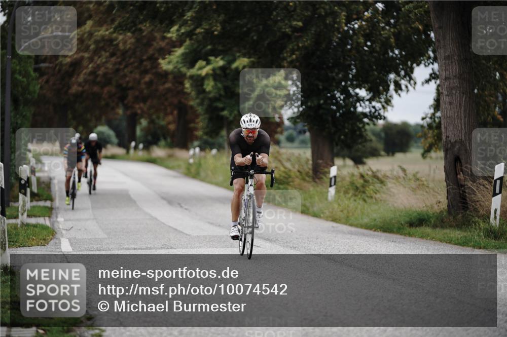 30.08.2026 - Elbe Triathlon Hamburg Michael Burmester http://msf.ph/oto/10074542 30.08.2026 10:49:28 Radfahren 1048, 1211, 1275, 1285 meine-sportfotos.de