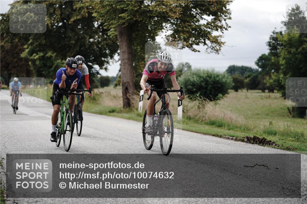 30.08.2026 - Elbe Triathlon Hamburg Michael Burmester http://msf.ph/oto/10074632 30.08.2026 10:51:01 Radfahren 1009, 1025, 1071, 1298, 1303, 1341 meine-sportfotos.de