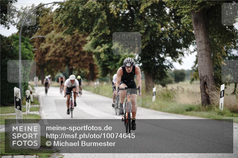 30.08.2026 - Elbe Triathlon Hamburg Michael Burmester http://msf.ph/oto/10074645 30.08.2026 10:51:07 Radfahren 988, 1100, 1273, 1298, 1341, 1347 meine-sportfotos.de