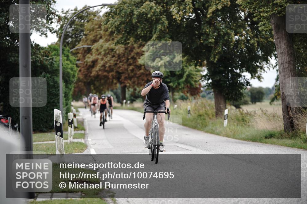 30.08.2026 - Elbe Triathlon Hamburg Michael Burmester http://msf.ph/oto/10074695 30.08.2026 10:51:45 Radfahren 1022, 1094, 1103, 1108, 1171, 1354 meine-sportfotos.de