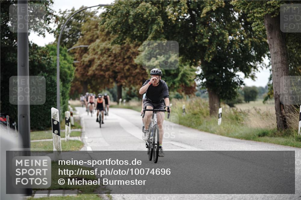 30.08.2026 - Elbe Triathlon Hamburg Michael Burmester http://msf.ph/oto/10074696 30.08.2026 10:51:45 Radfahren 1022, 1094, 1103, 1108, 1171, 1354 meine-sportfotos.de