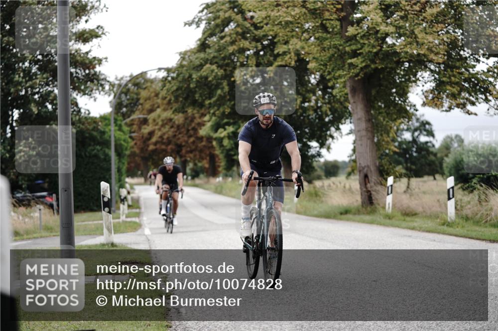 30.08.2026 - Elbe Triathlon Hamburg Michael Burmester http://msf.ph/oto/10074828 30.08.2026 10:53:25 Radfahren 893, 962, 998, 1073, 1210, 1306, 1442 meine-sportfotos.de