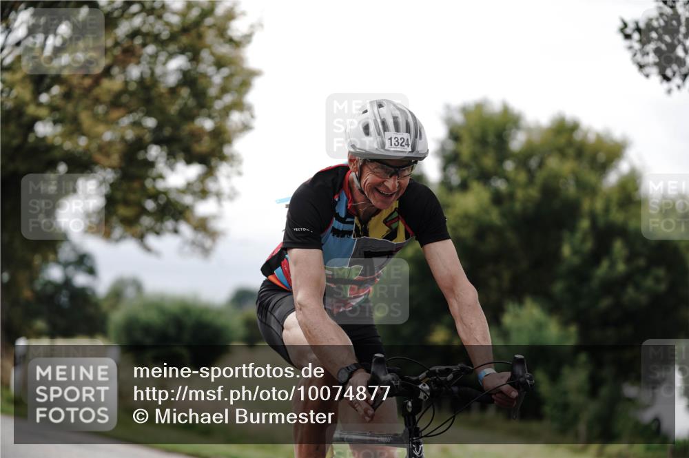 30.08.2026 - Elbe Triathlon Hamburg Michael Burmester http://msf.ph/oto/10074877 30.08.2026 10:54:24 Radfahren 1324 meine-sportfotos.de